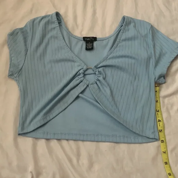 RUE 21 baby blue Crop Top with keyhole middle - Picture 5 of 6